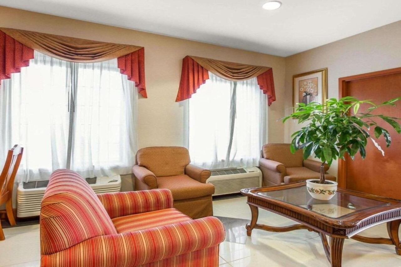 Econo Lodge Брансуик Экстерьер фото