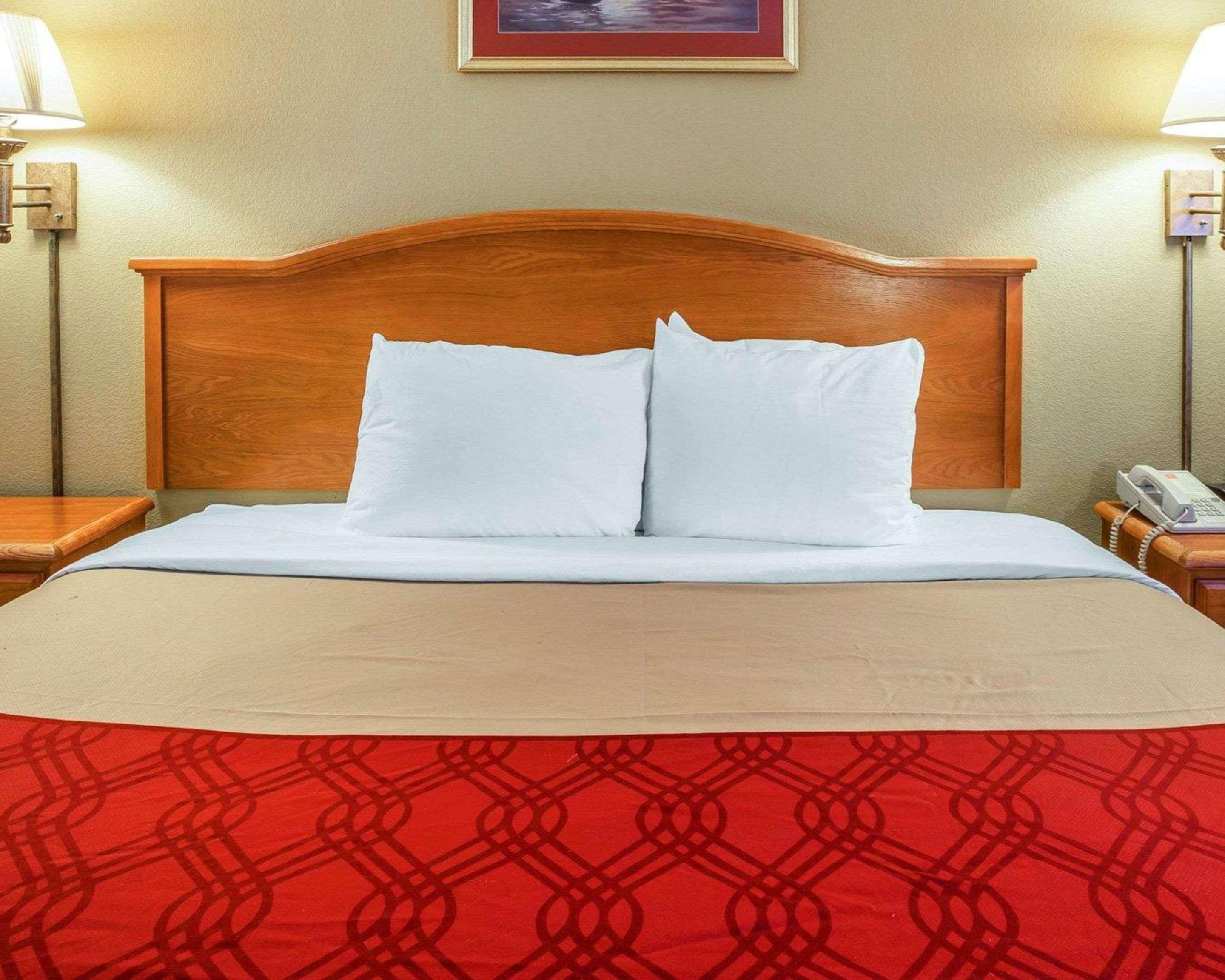Econo Lodge Брансуик Экстерьер фото